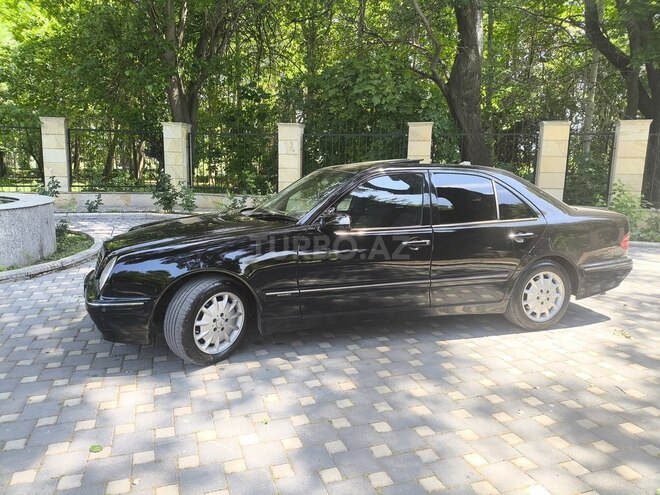 Mercedes E 270 2001, 335,000 km - 2.7 l - Yevlax