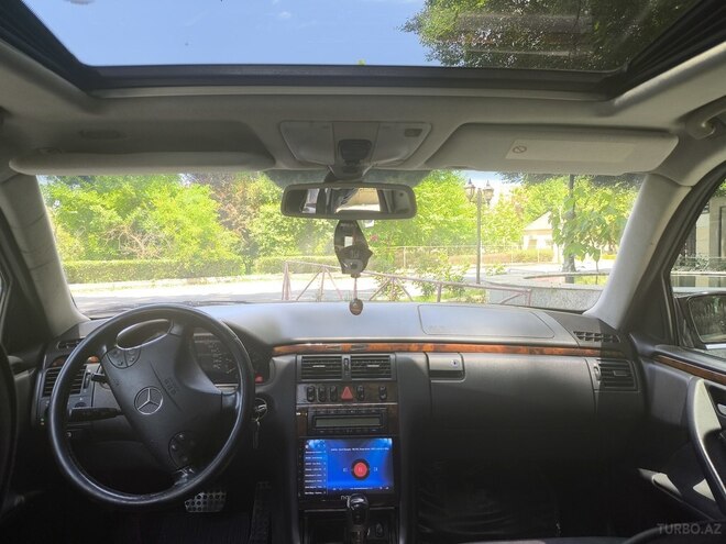 Mercedes E 270 2001, 335,000 km - 2.7 l - Yevlax