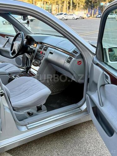 Mercedes E 280 2000, 291,324 km - 2.8 л - Bakı