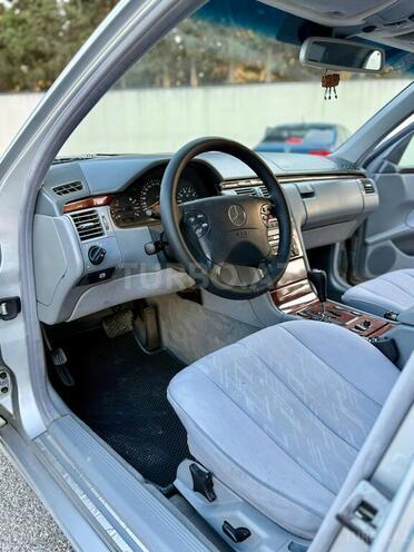 Mercedes E 280 2000, 291,324 km - 2.8 л - Bakı