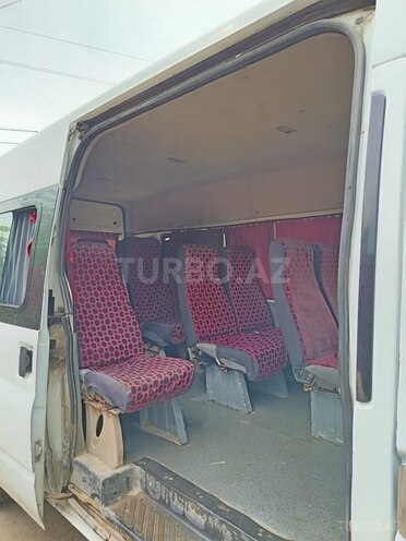 Ford Transit 2009, 733,000 km - 2.4 l - Quba