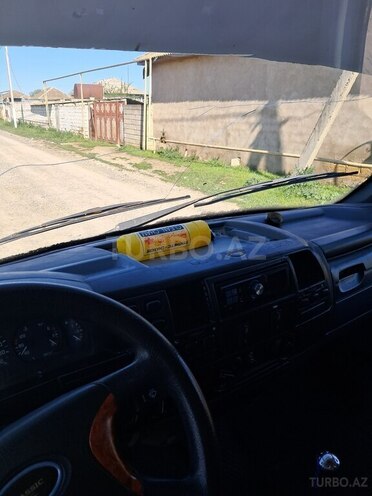 GAZ  2004, 305,000 km - 2.4 л - Salyan