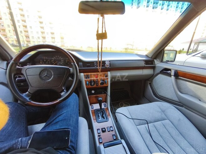 Mercedes E 220 1995, 285,000 km - 2.2 l - Bakı
