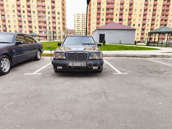 Mercedes E 220 1995, 285,000 km - 2.2 l - Bakı