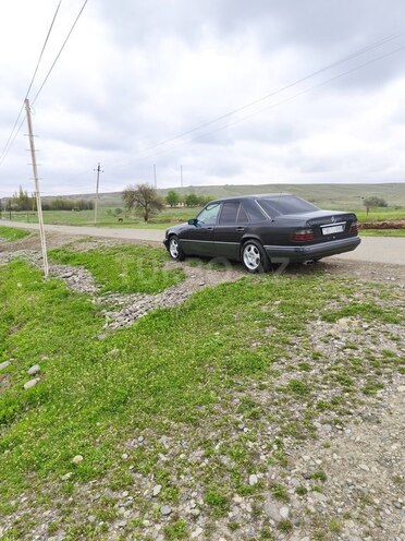 Mercedes E 220 1995, 285,000 km - 2.2 l - Bakı