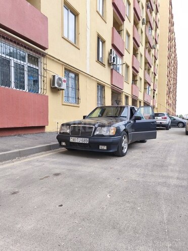 Mercedes E 220 1995, 285,000 km - 2.2 l - Bakı
