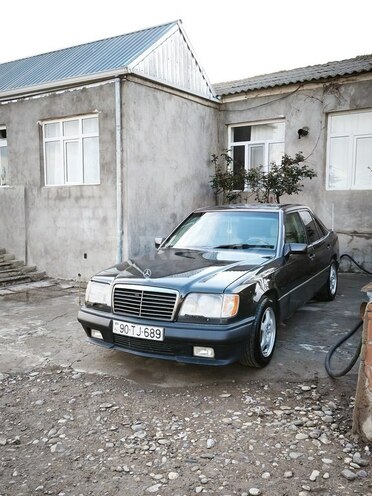 Mercedes E 220 1995, 285,000 km - 2.2 l - Bakı