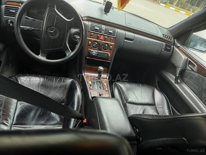 Mercedes E 230 1995, 382,000 km - 2.3 l - Bakı