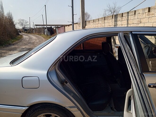 Mercedes C 220 1995, 450,000 km - 2.2 л - Sabirabad
