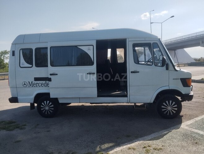 Mercedes 208 D 1994, 300,000 km - 2.9 л - Mingəçevir