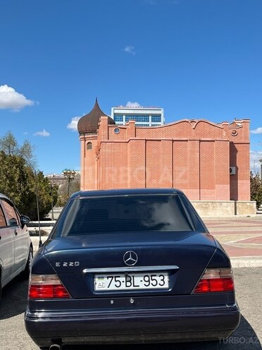 Mercedes E 220 1994, 565,997 km - 2.2 l - Naxçıvan