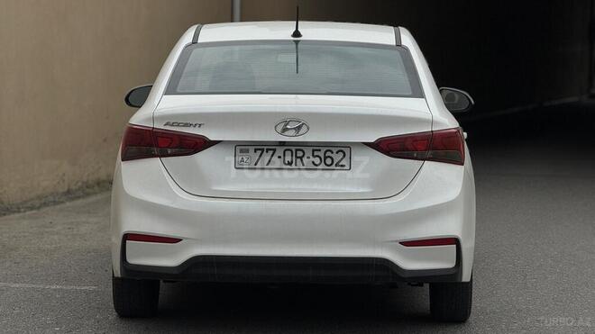 Hyundai Accent-4
