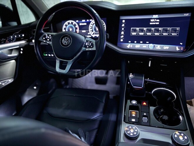 Volkswagen Touareg 2019, 82,000 km - 3.0 l - Bakı