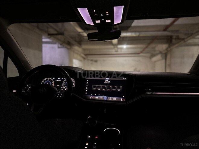 Volkswagen Touareg 2019, 82,000 km - 3.0 l - Bakı