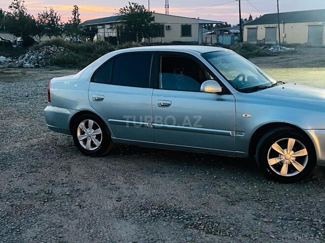 Hyundai Accent 2005, 427,000 km - 1.5 l - Salyan