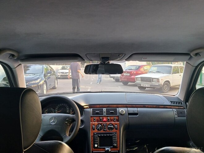 Mercedes E 240 2000, 292,000 km - 2.4 l - Bakı