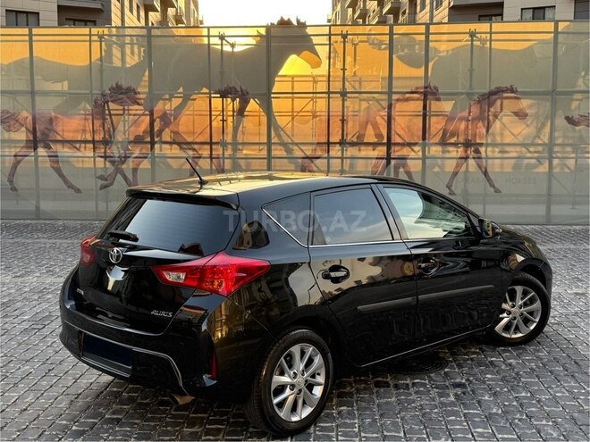 Toyota Auris-4