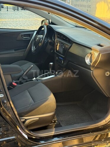 Toyota Auris-12