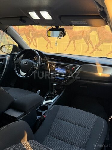 Toyota Auris-13