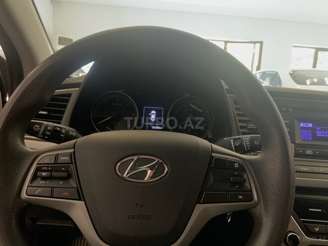 Hyundai Avante-7