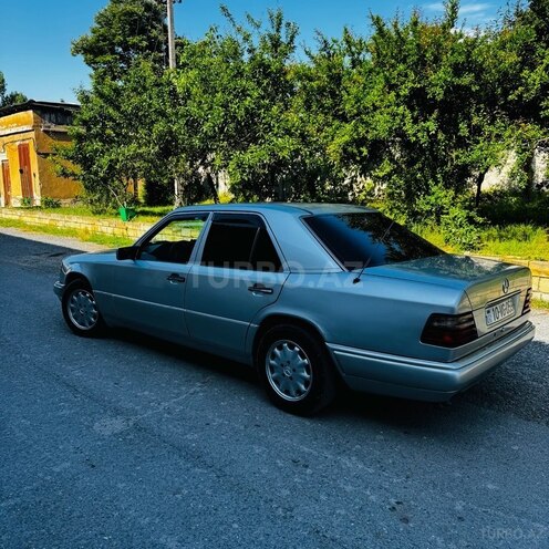 Mercedes E 220 1995, 725,556 km - 2.2 l - Şəki