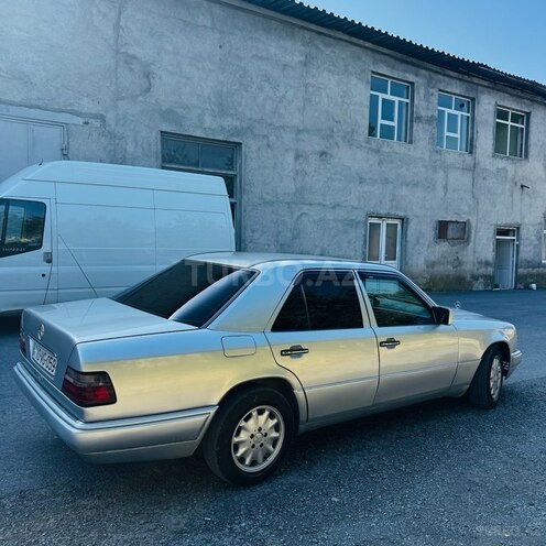 Mercedes E 220 1995, 725,556 km - 2.2 l - Şəki