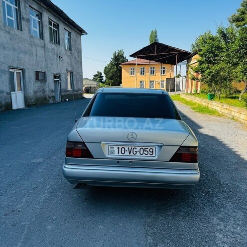 Mercedes E 220 1995, 725,556 km - 2.2 l - Şəki