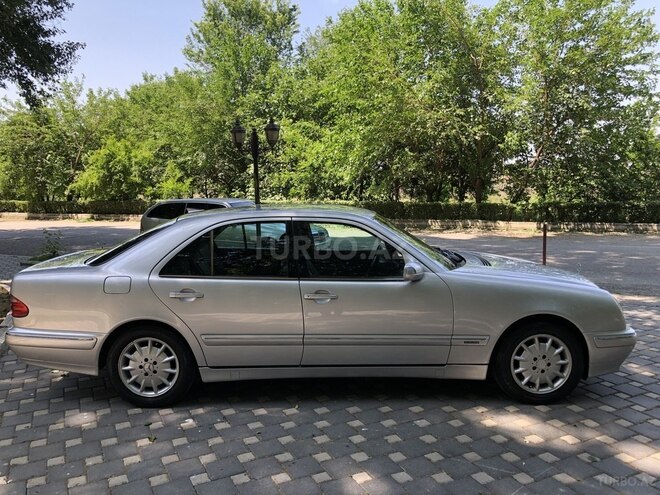 Mercedes E 270 2001, 354,654 km - 2.7 l - Yevlax