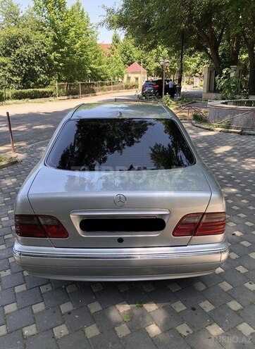 Mercedes E 270 2001, 354,654 km - 2.7 l - Yevlax