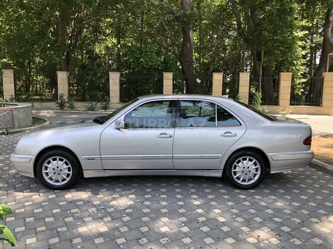 Mercedes E 270 2001, 354,654 km - 2.7 l - Yevlax