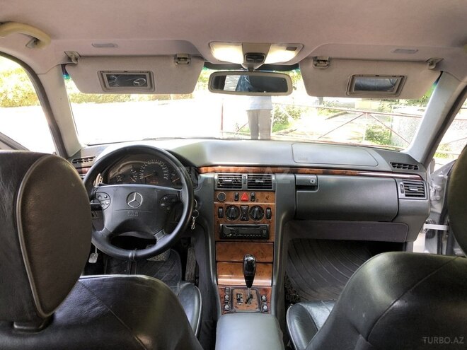 Mercedes E 270 2001, 354,654 km - 2.7 l - Yevlax
