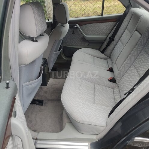 Mercedes C 220 1994, 300,000 km - 2.2 л - Qax