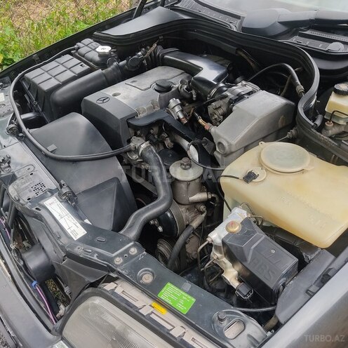 Mercedes C 220 1994, 300,000 km - 2.2 л - Qax