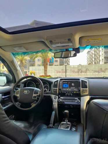 Toyota Land Cruiser-11