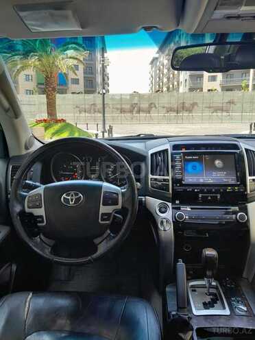 Toyota Land Cruiser-10
