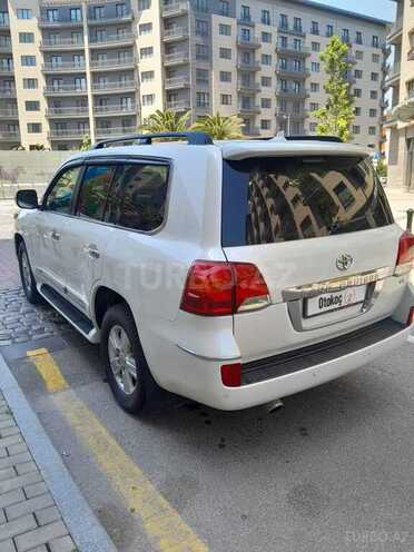 Toyota Land Cruiser-7