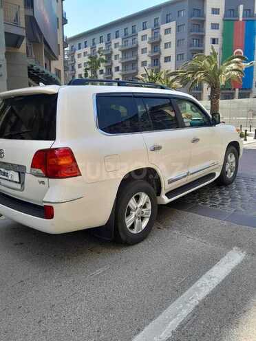 Toyota Land Cruiser-9