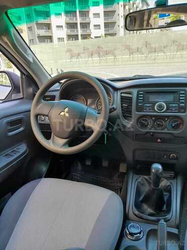 Mitsubishi L200-10