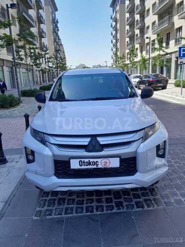 Mitsubishi L200-1