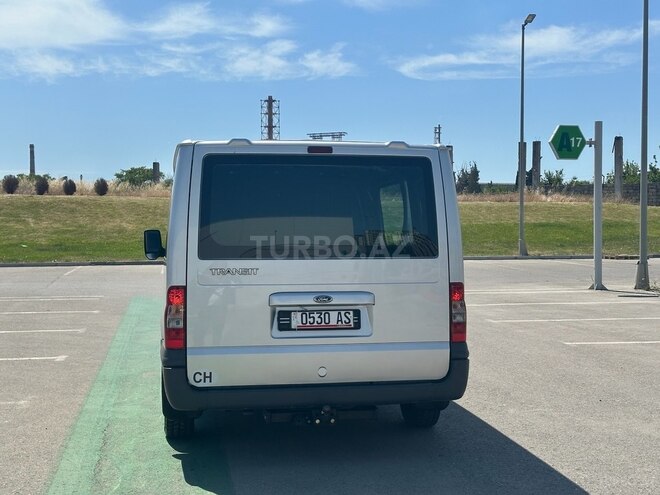 Ford Transit-7