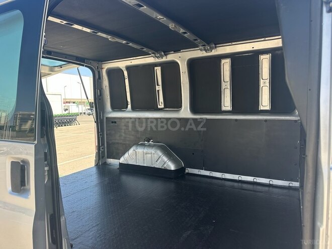 Ford Transit-10