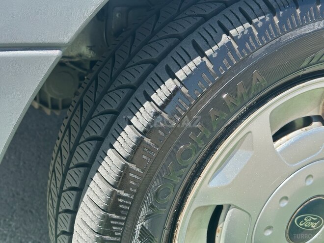 Ford Transit-15