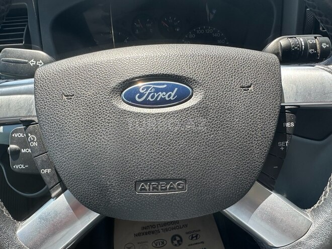Ford Transit-12