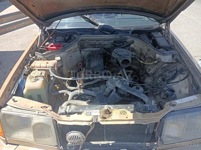 Mercedes E 230 1987, 262,000 km - 2.3 л - Bakı