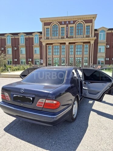 Mercedes E 240 2000, 300,000 km - 2.6 l - Bakı