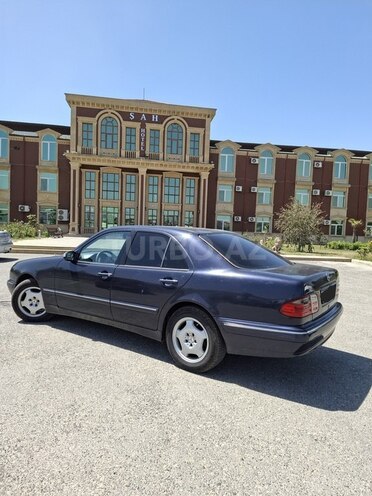 Mercedes E 240 2000, 300,000 km - 2.6 l - Bakı