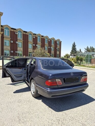 Mercedes E 240 2000, 300,000 km - 2.6 l - Bakı