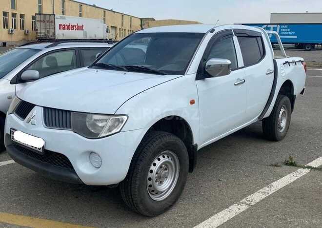 Mitsubishi L200 2008, 255,000 km - 2.5 l - Bakı