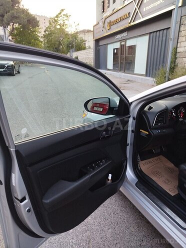 Hyundai Elantra 2017, 165,762 km - 1.6 l - Bakı