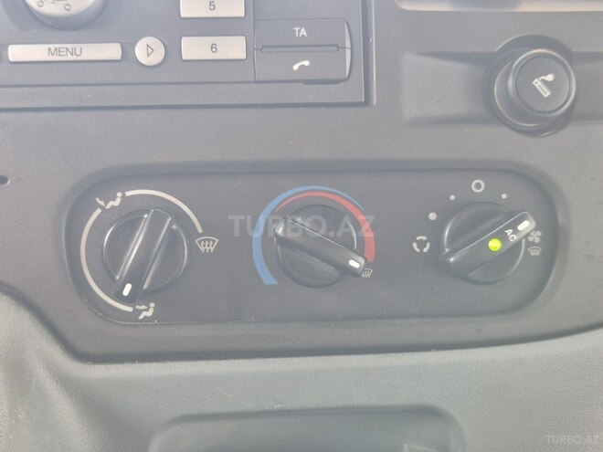 Ford Transit-18